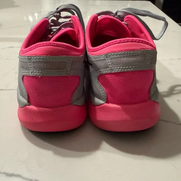 GUC Nike Women's Gray and Hot Pink Training Sneakers - Picture 2 of 5